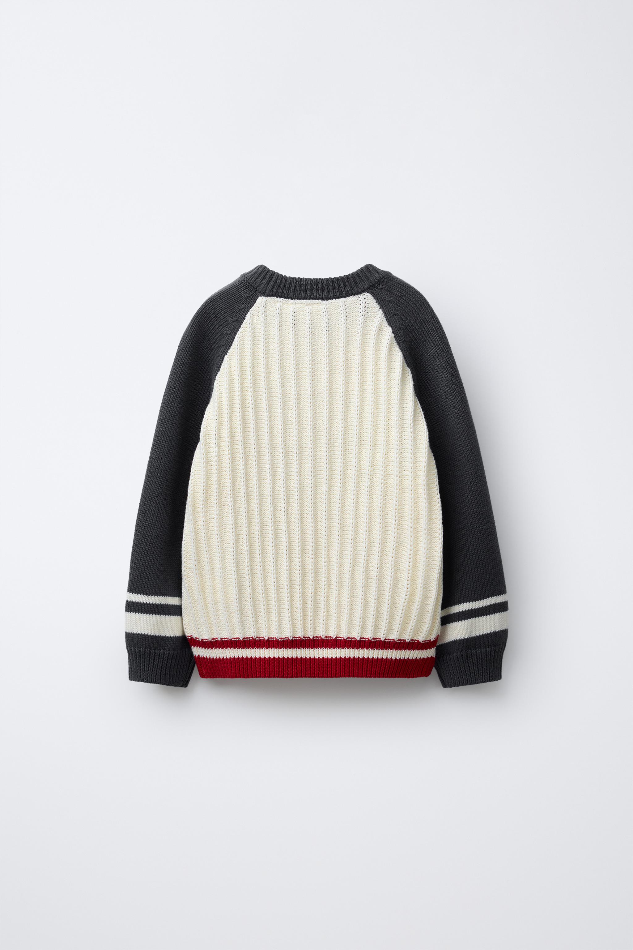 PULL EN MAILLE STRUCTURÉE AVEC INSCRIPTION